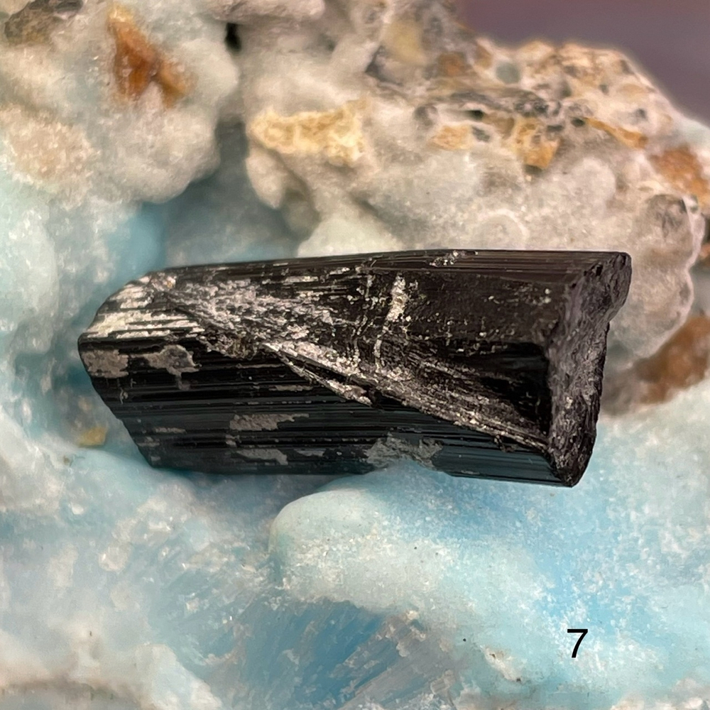 37808 Шерл Турмалин необработанный кристалл вс 17-24мм