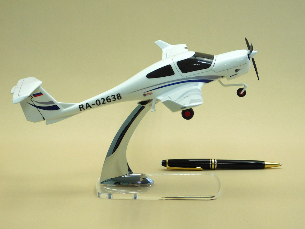 Модель самолета DA-40NG (М1:30, RA-02638)