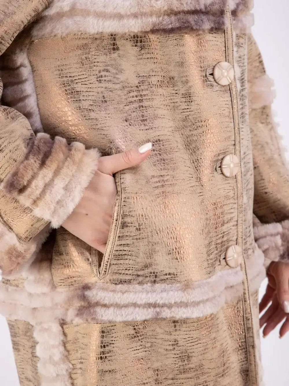 Дубленка зимняя длинная с капюшоном оверсайз