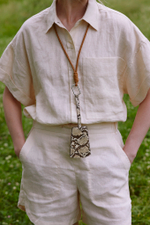 Шнурок с карабином карамельного цвета