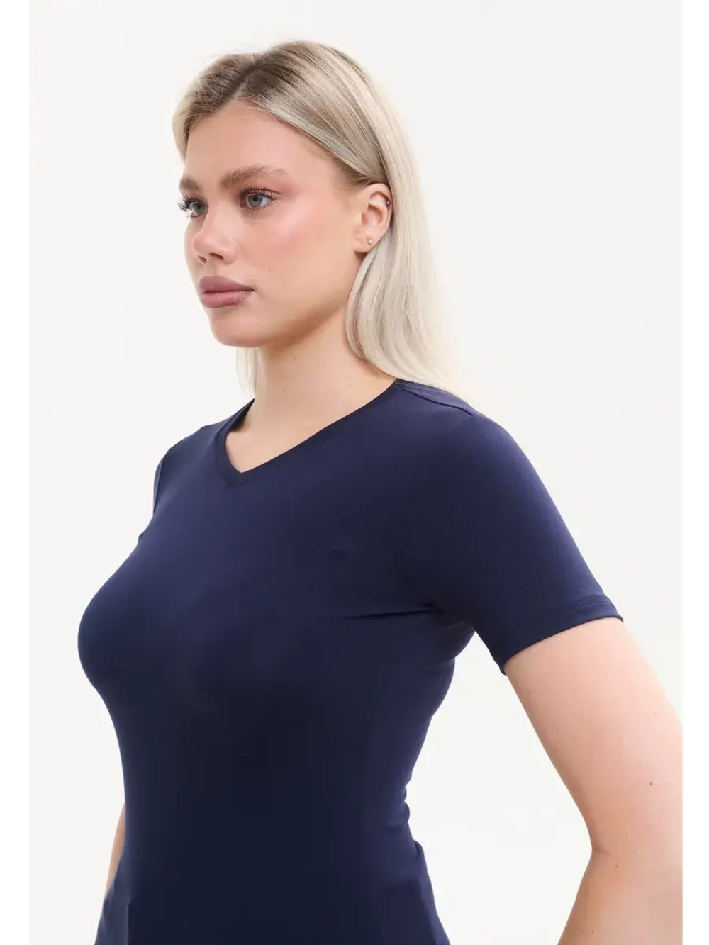 Футболка летняя с V-вырезом