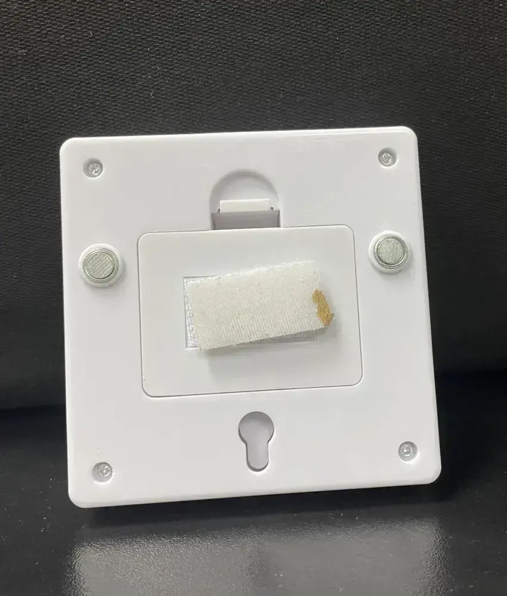 Светильник настенный беспроводной с клавишей на батарейках RUSSTA2