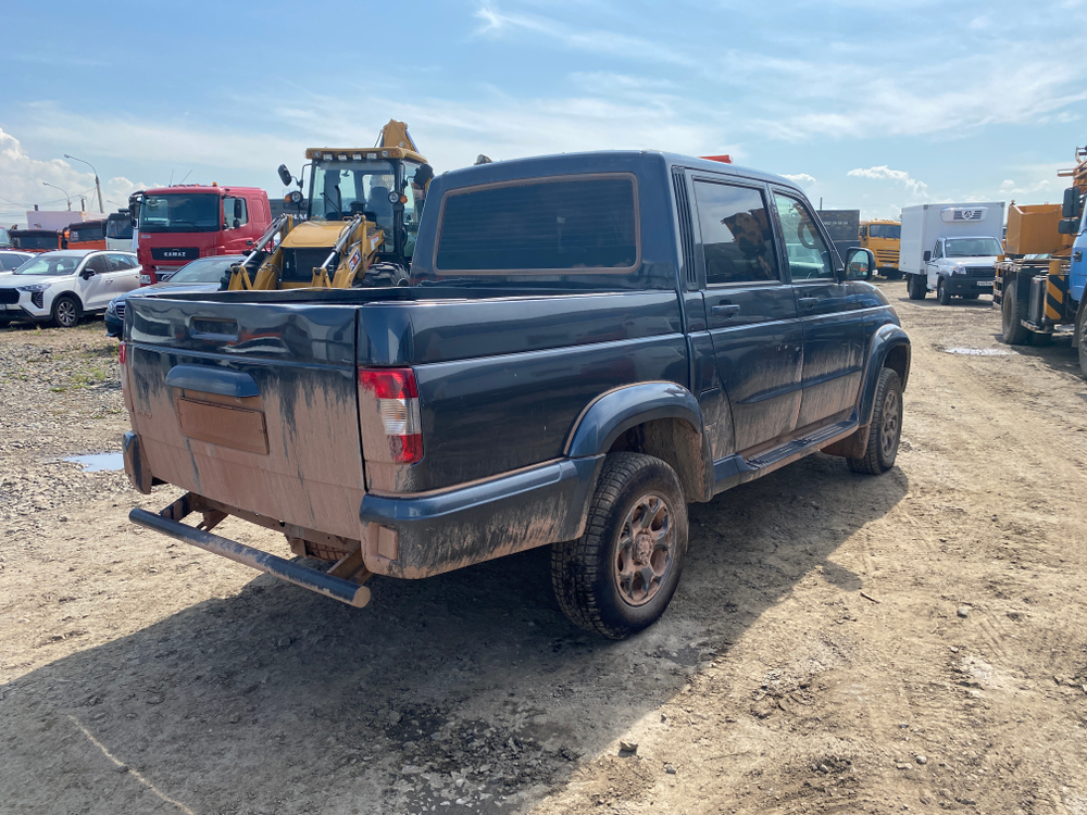 UAZ PATRIOT PICKUP Base Limited 2.7 5MT