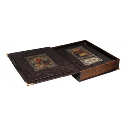 Книга в коже. Русские иконы в драгоценных окладах. На русском и английском языках