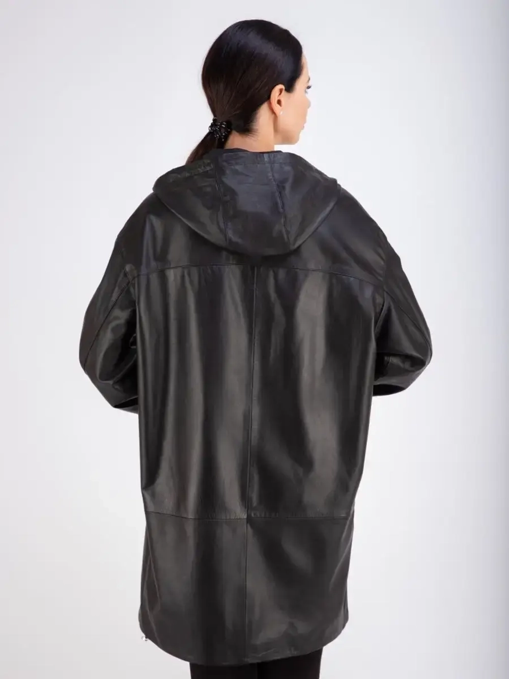 Пальто из натуральной кожи с капюшоном