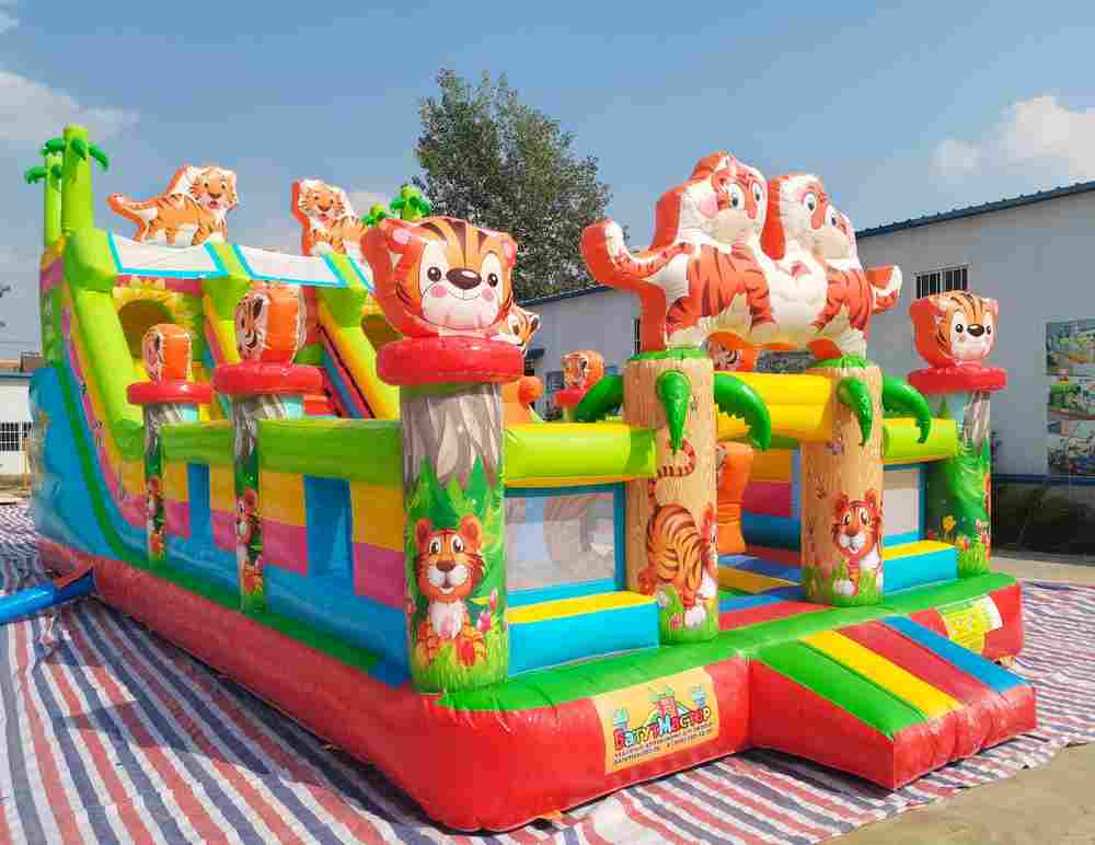 Коммерческий надувной батут «Тигриная страна 2», 10*5*5 м.