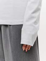 Серый лонгслив свободного кроя