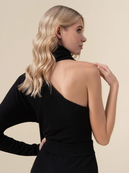 Женский джемпер черного цвета с открытым плечом и 100% кашемира - фото 4