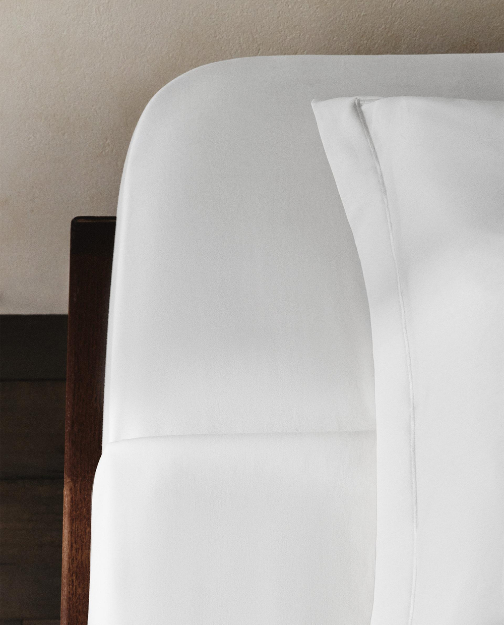 Zara Home - Атласная простыня с эластичной лентой, высота 30 см (вес 300 нитей), белый, 180х200х30 см