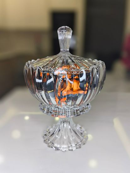 Конфетница на ножке с крышкой