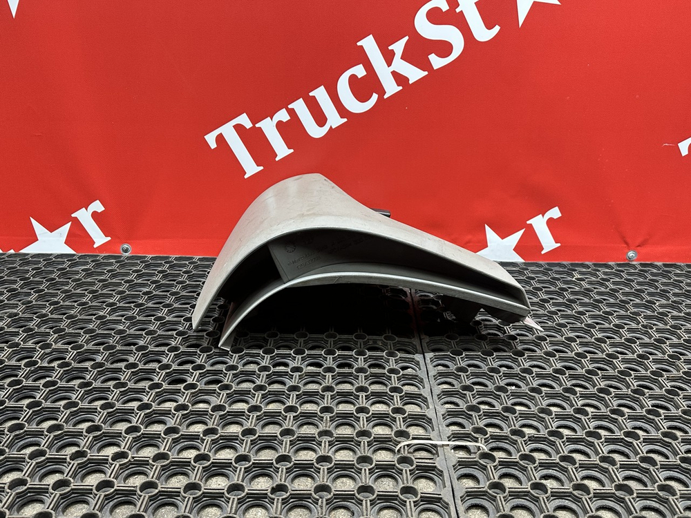 Дефлектор кабины правый