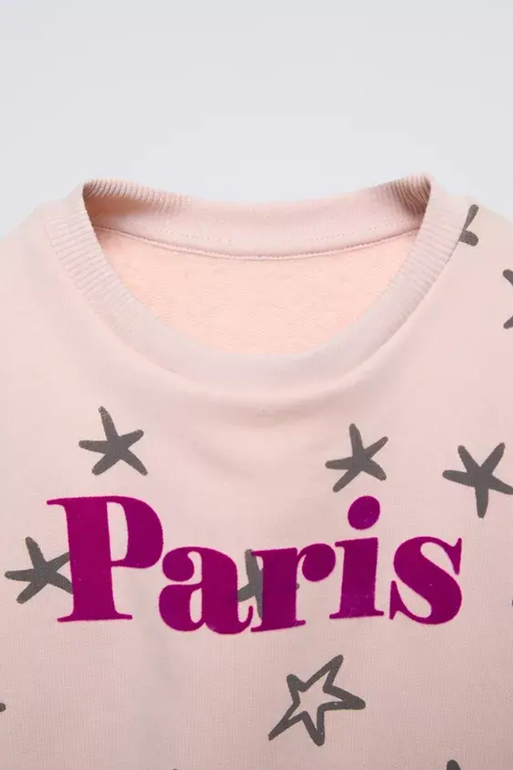 ZARA КОМПЛЕКТ ИЗ ТОЛСТОВКИ И БРЮК С ПРИНТОМ, ПАСТЕЛЬНО-РОЗОВЫЙ