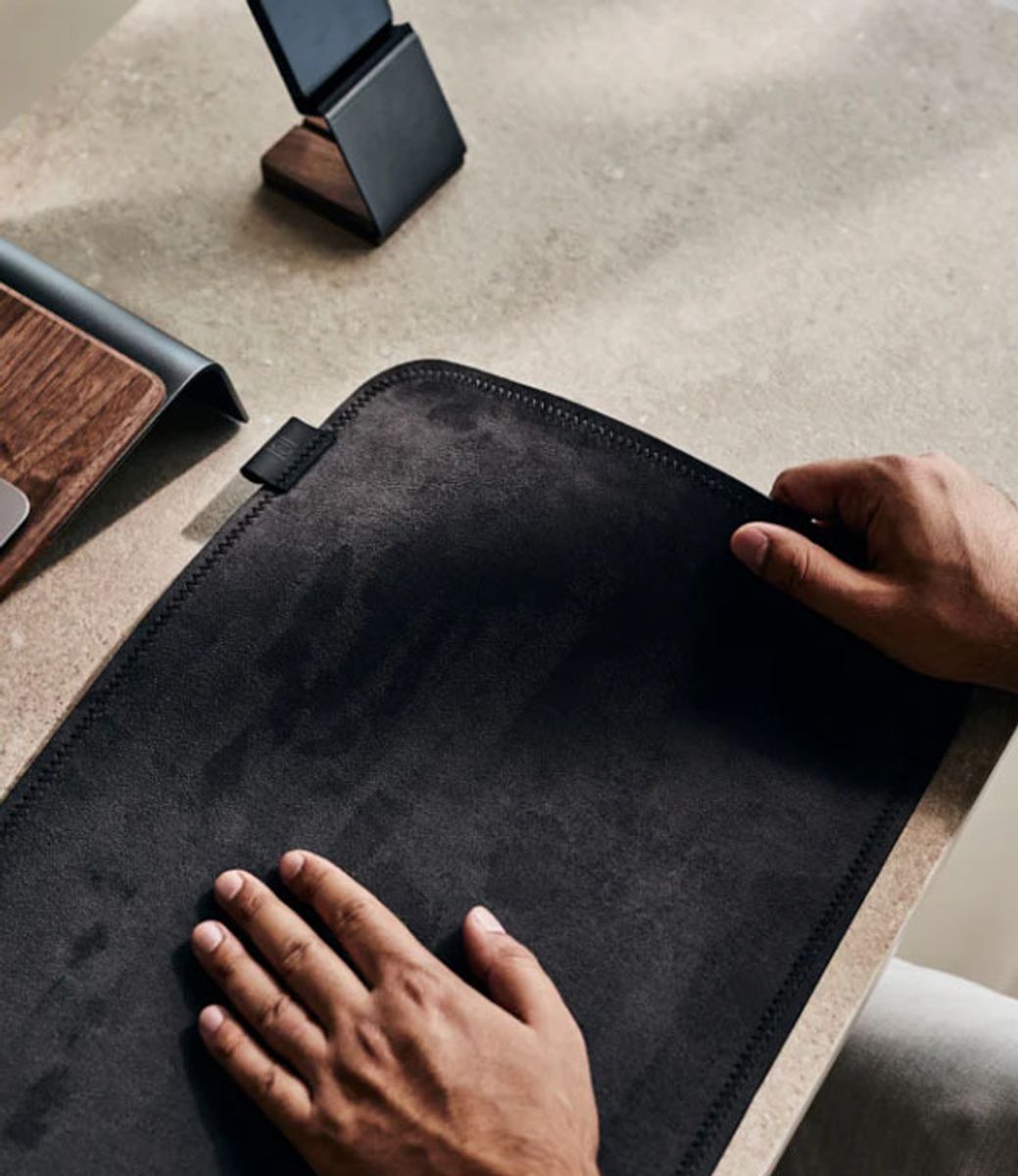 NOOE Suede Desk Charcoal — коврик для рабочего стола