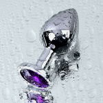 Серебристая коническая анальная пробка 8см с фиолетовым кристаллом ToyFa Metal 717002-4