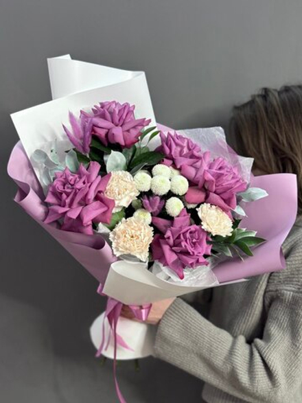 Авторский букет с 5 сиреневыми французскими розами