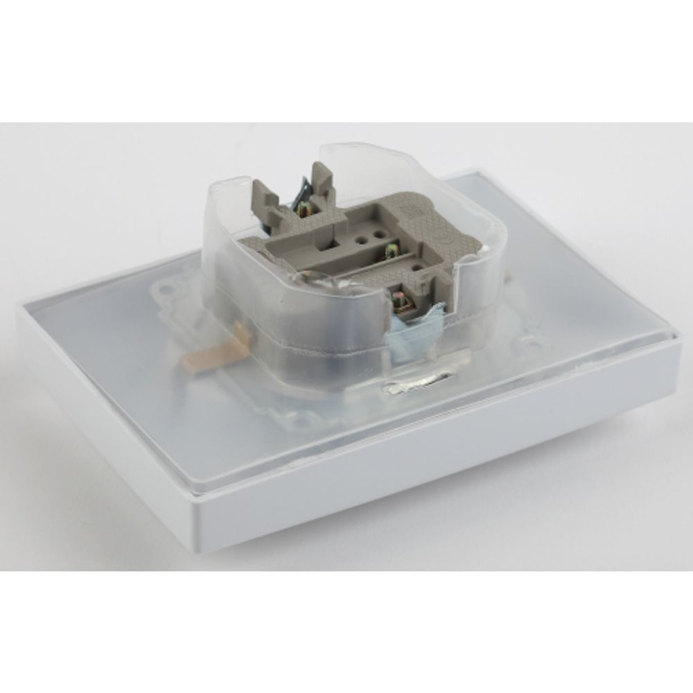 Розетка Intro Plano 1-210-01 двойная 2х2P+E Schuko с крышкой шторками 16А-250В гориз. СУ IP44 Plano белый | Intro Plano