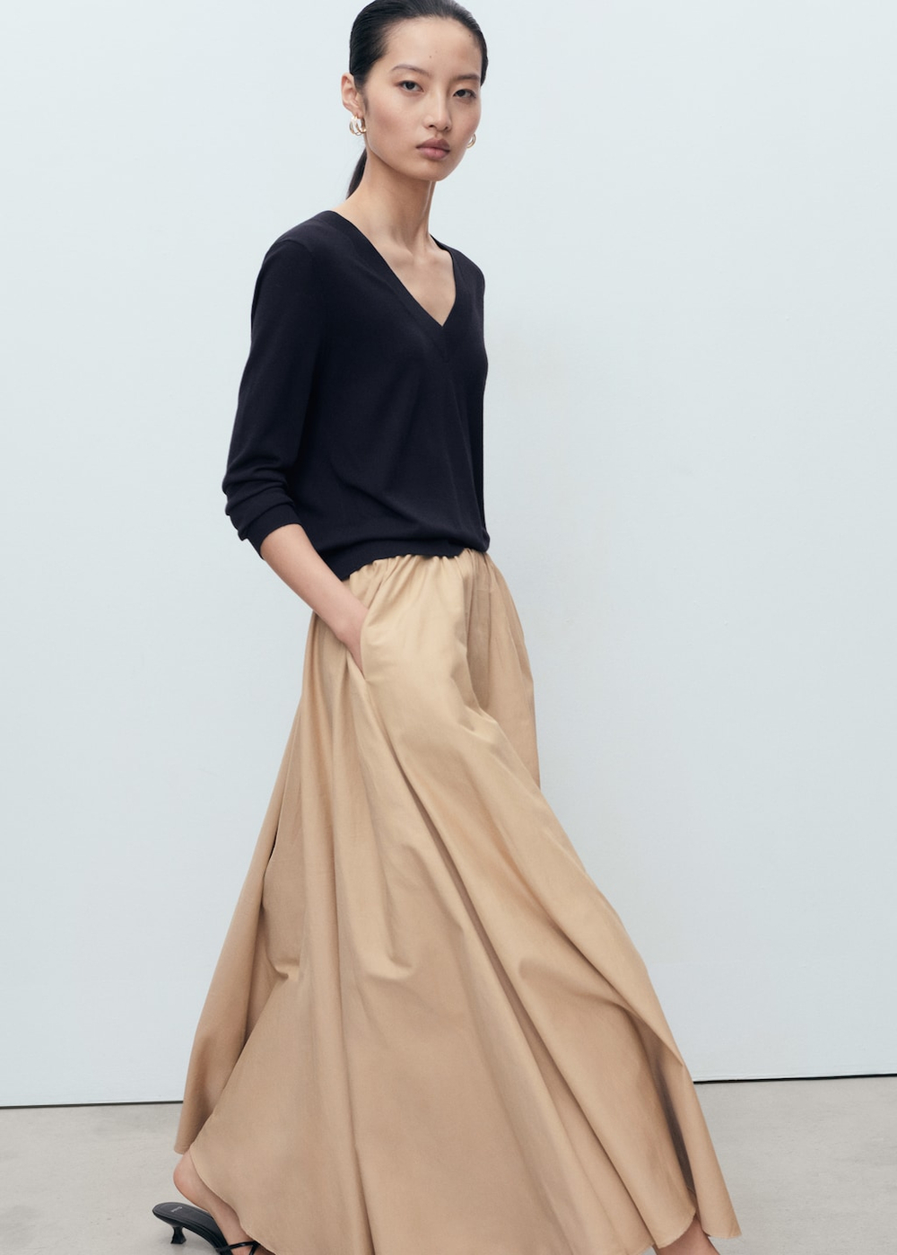 Пуловер тонкой вязки