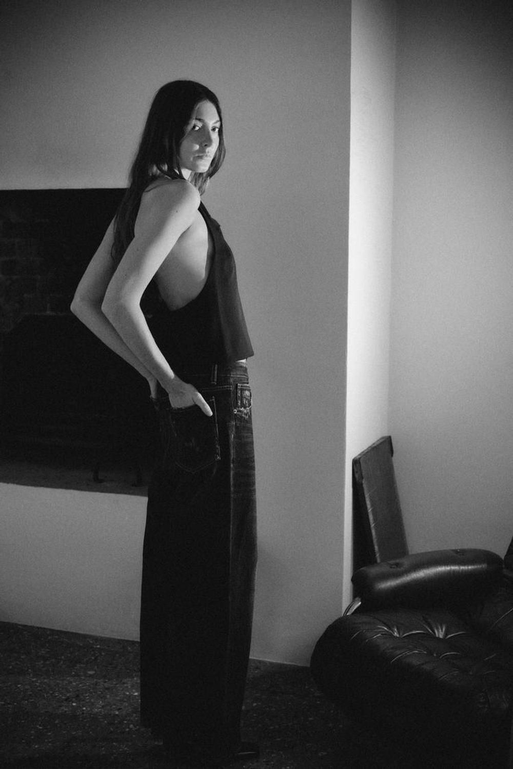 ZARA ТОП С V-ОБРАЗНЫМ ВЫРЕЗОМ, ЧЕРНЫЙ