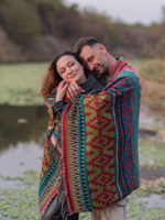 Теплый палантин с орнаментом