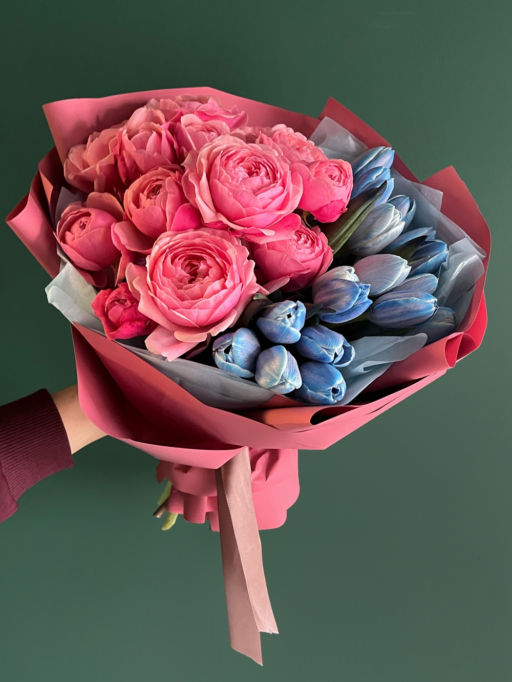 Дуэт роз и тюльпанов