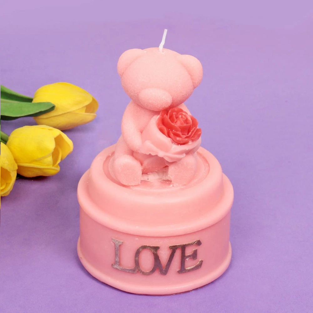 Свеча «Влюбленный мишка» 14*10 см (470 гр), (упаковка 11*11*17 см)