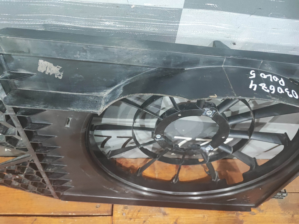 Диффузор вентилятора Volkswagen Polo 5 Б/У Оригинал 6RU121207B