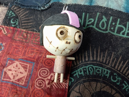 Брелок призрак леса полоска роз.