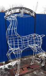 Фигура гордого оленя