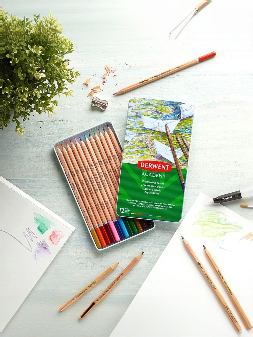 Набор акварельных цветных карандашей Derwent Academy 12 цветов