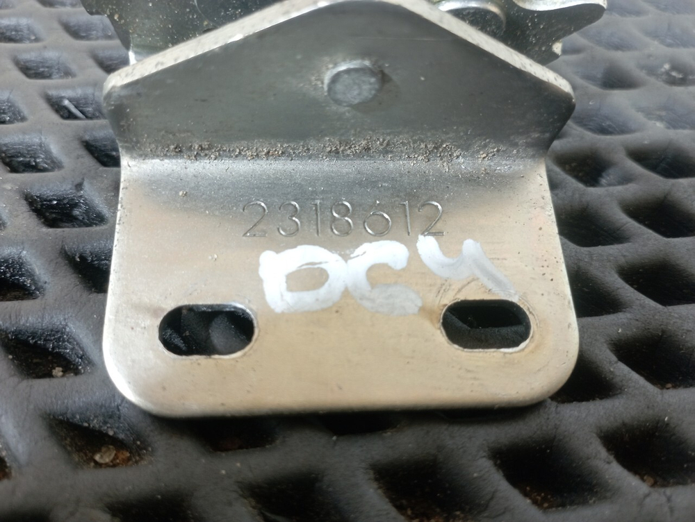 Замок инструментального ящика правый 2023г