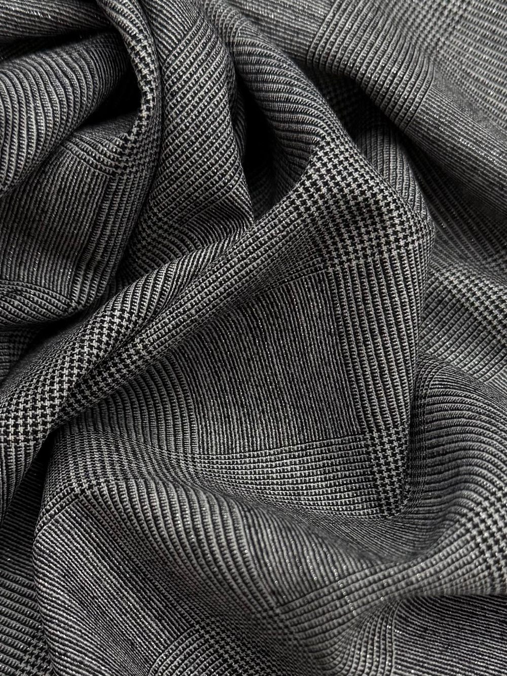 Шерсть с люрексом костюмно-плательная черно-белая клетка с пье-де-пуль