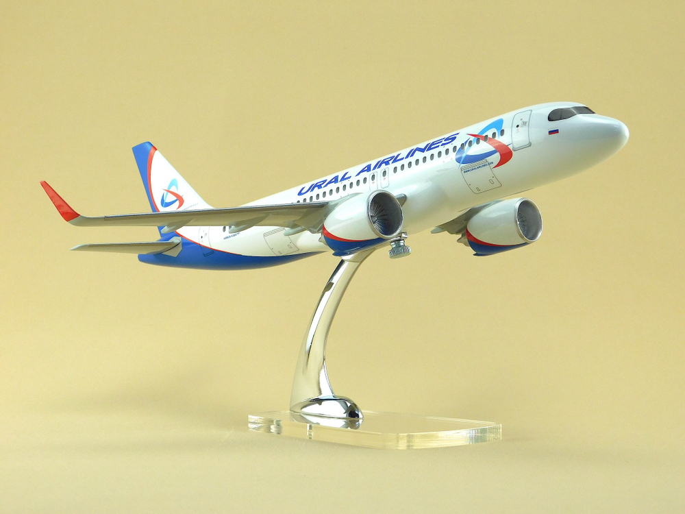 Модель самолета Airbus A320NEO (М1:100, Ural Airlines)