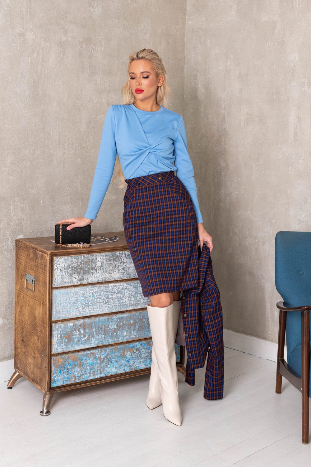 Лонгслив голубой с декоративной деталью из вискозы