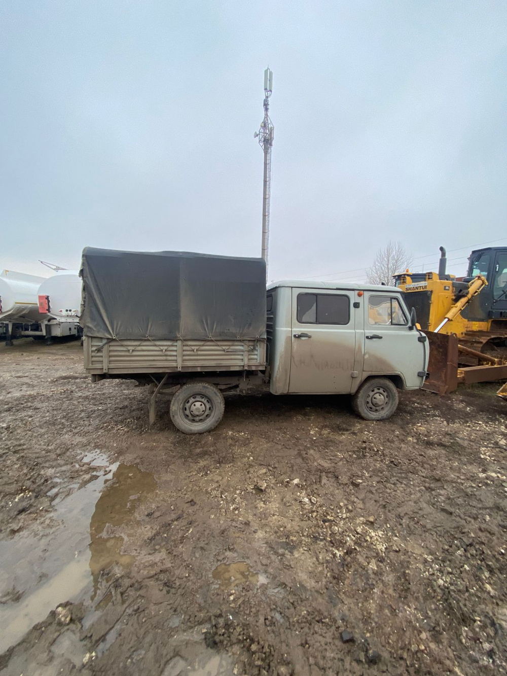 UAZ 3909* Бортовой 390945 (Тент, 4+1 мест, без ABS, Бензиновый, 2,7 л, 112 л.с.)