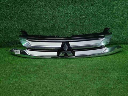 Решетка радиатора Mitsubishi Outlander 3 (15-18)