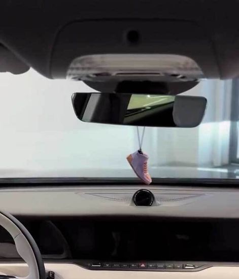 Милан, дизайнерский ароматизатор для автомобиля Milano NETROshoe, Vinove