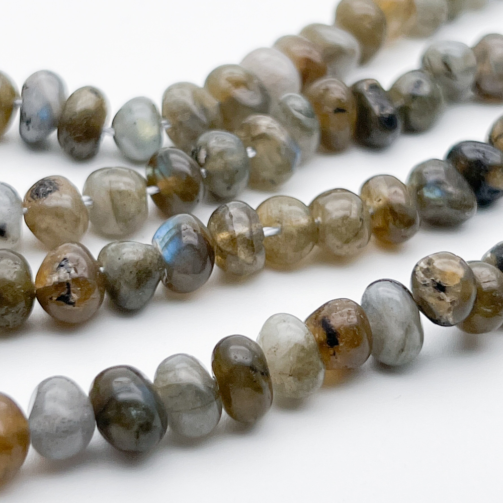 Лабрадор фриформ бусины, размер около 6-8 мм, цена за отрезок 19 см (1/2 нити)