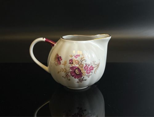 Молочник, сливочник фарфоровый с цветочной деколью и золочением, рельеф, винтаж Дулево ФЗ 2002 год