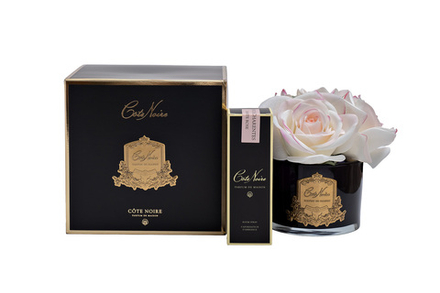Букет роз ароматизированный и спрей 10мл Cote Noire Five Rose White pink в вазе