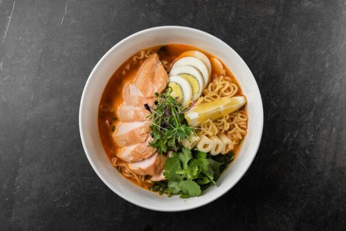 Рамен с копченой курицей