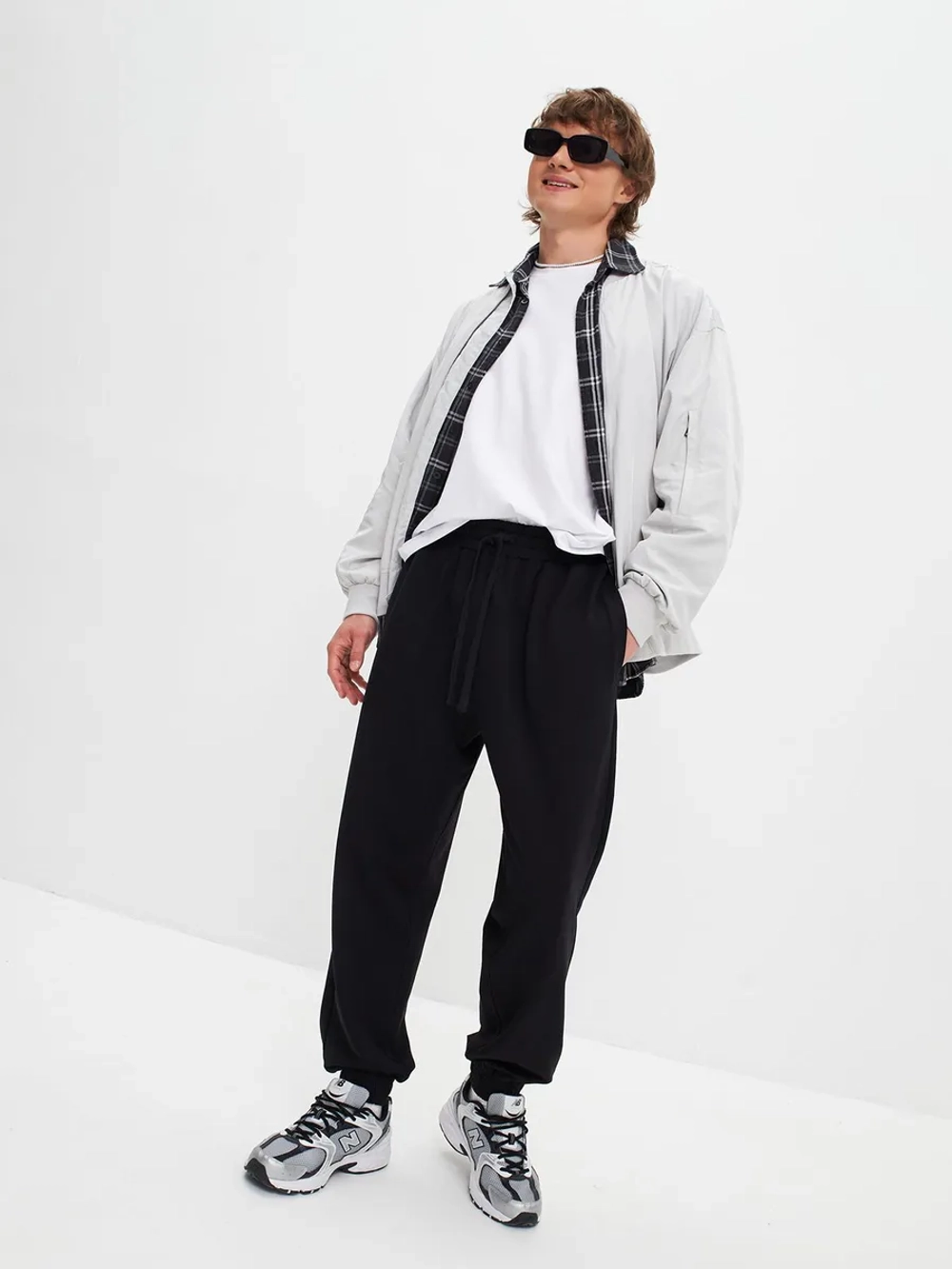 Брюки спортивные свободные с утяжкой на талии