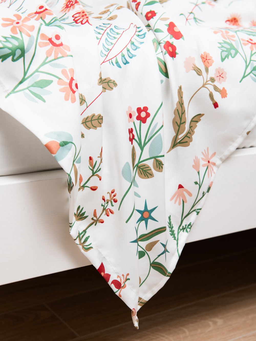 ODA Простыня стандартная, сатин цветочный орнамент