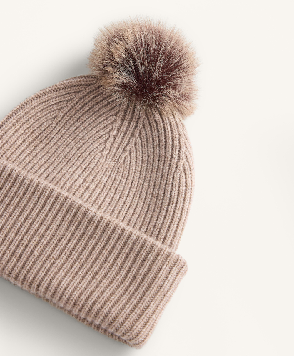 Oysho Вязаная шапка с помпоном из смесовой шерсти, серо-коричневый