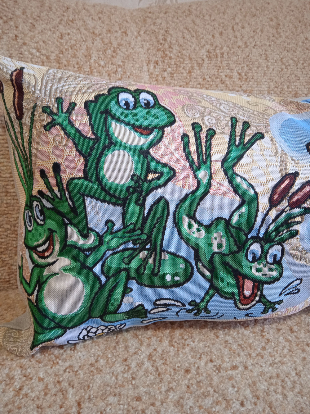 Декоративный гобеленовый чехол Лягушата 34х87