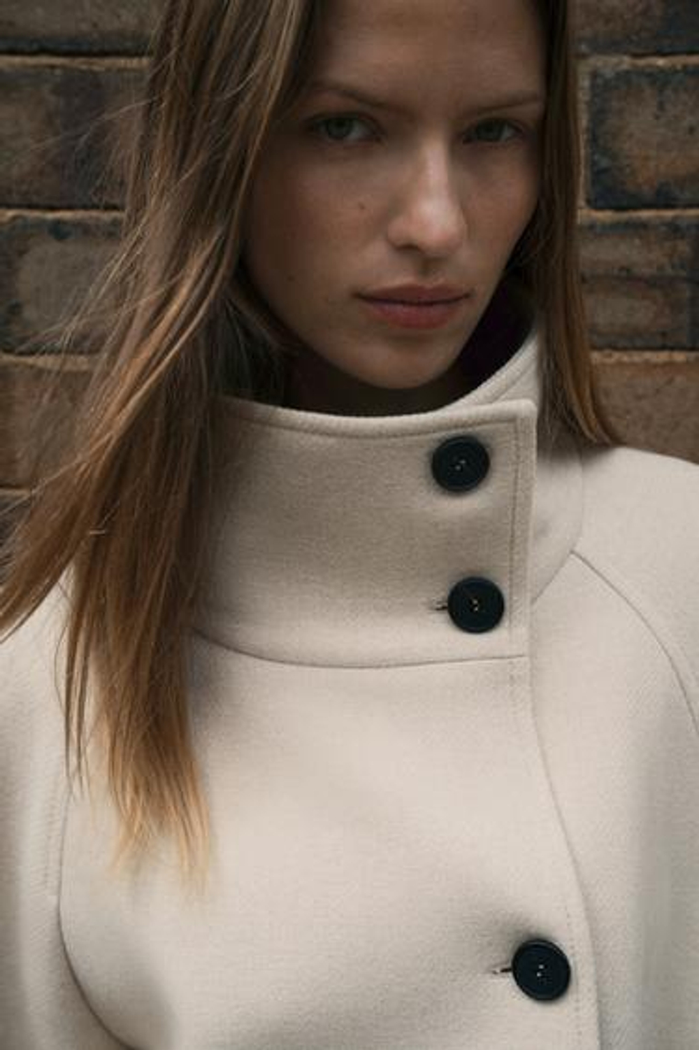Длинный шерстяной плащ с воротником - ZARA