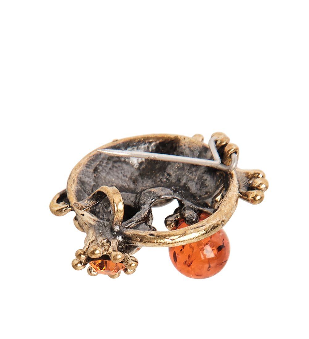 AM- 929 Брошь «Лягушка с шариком» (латунь, янтарь)