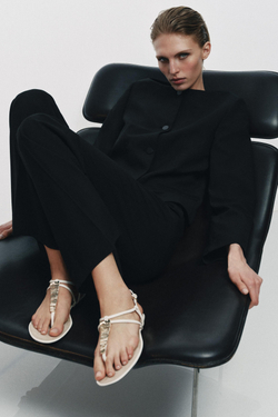 ZARA САНДАЛИИ С МЕТАЛЛИЧЕСКИМИ АППЛИКАЦИЯМИ, ЭКРЮ