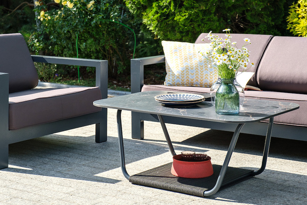 "Гранада" лаунж-зона из алюминия со столиком из HPL