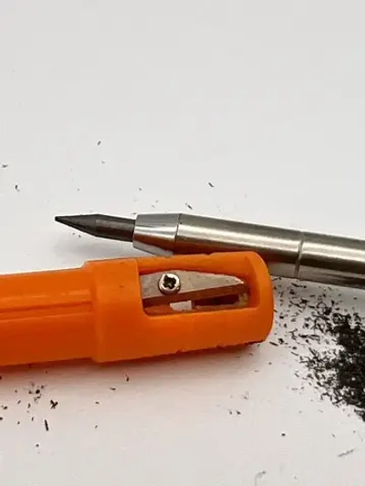 Карандаш строительный профессиональный BeeEnergy 120мм стержни