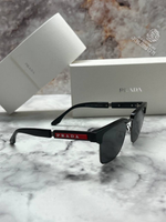 Солнечные очки Prada
